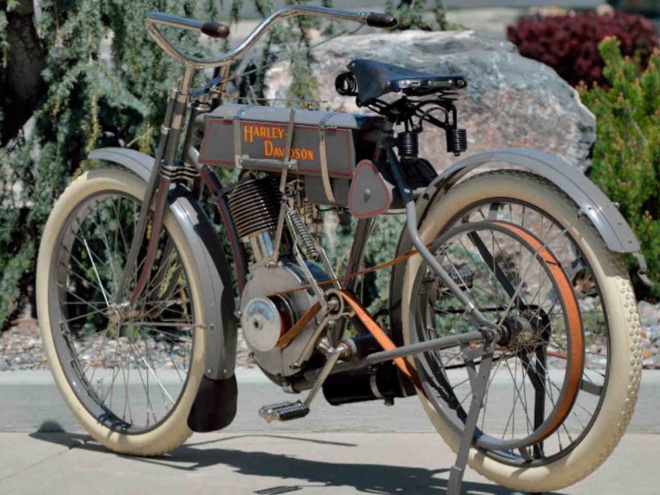Harley-Davidson Strap Tank 1908